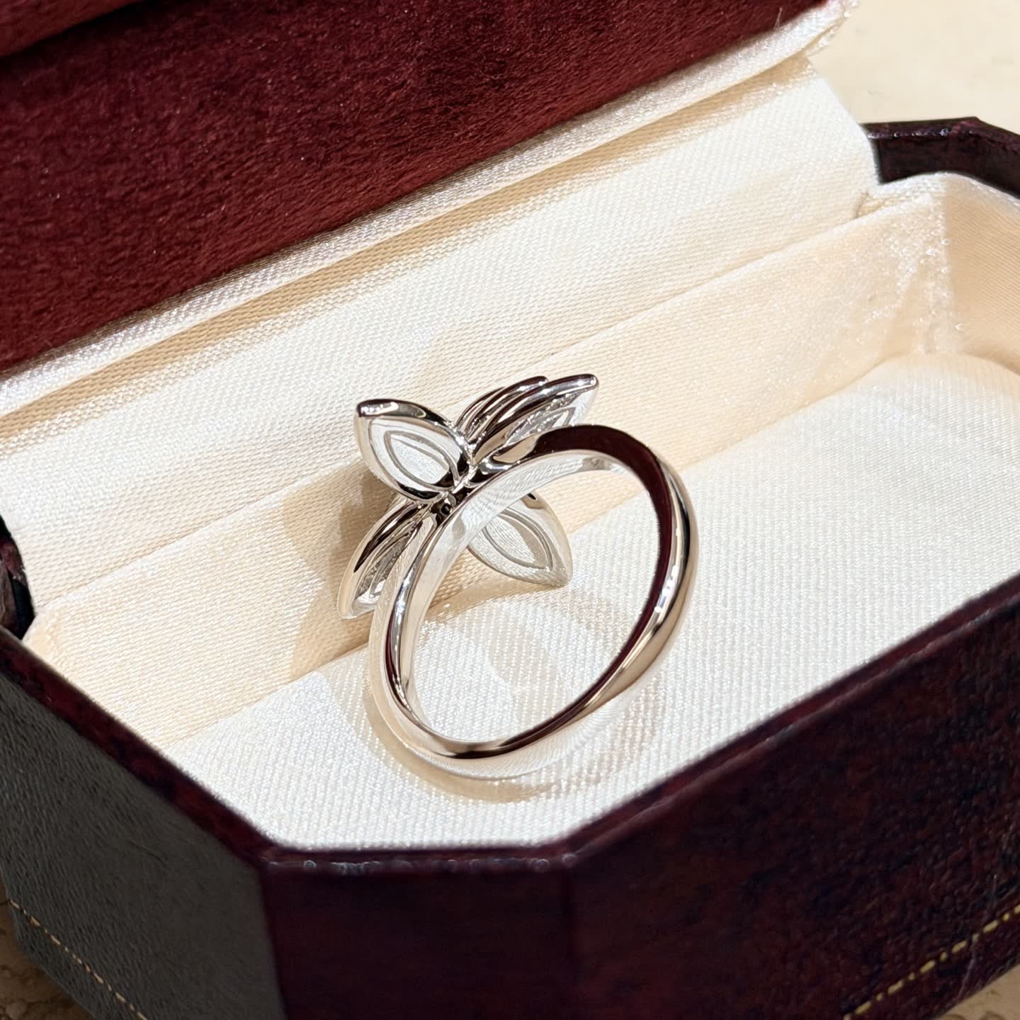 Van Cleef & Arpels Alhambra Ring